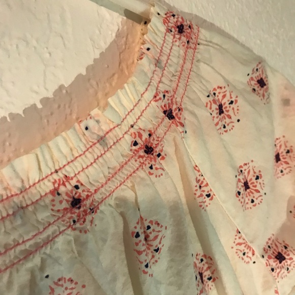 white patterned blouse - Picture 3 of 5